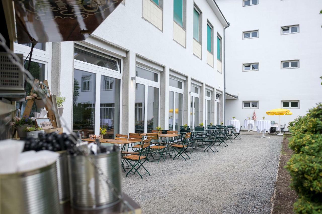 Campus Horn Hotel Exterior photo